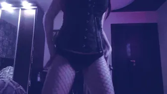 Mistress Misha Goldy manyvids beautiful bitch fucks herself with a phallus