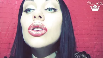 Mistress Misha Goldy manyvids pretty woman sitting in a chair