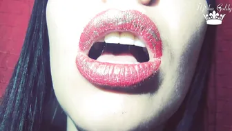 Mistress Misha Goldy manyvids pretty woman sitting in a chair