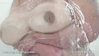 Miss LingLing manyvids hot chick fucks shaved pussy