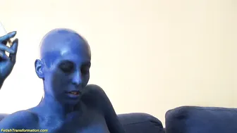 VidzFlix manyvids sweet lady takes off her dress