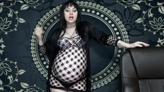 Mistress Misha Goldy manyvids pretty woman pervertedly poops