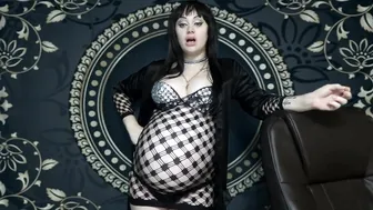 Mistress Misha Goldy manyvids pretty woman pervertedly poops