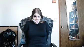 HarleyHeartstop manyvids hot lady squeezes tits in the kitchen