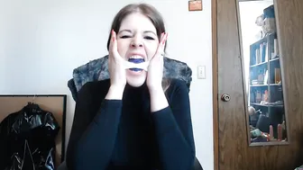 HarleyHeartstop manyvids hot lady squeezes tits in the kitchen