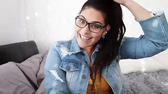 fitsid manyvids cute blonde girl got herself a finger on the couch