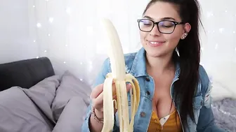 fitsid manyvids cute blonde girl got herself a finger on the couch