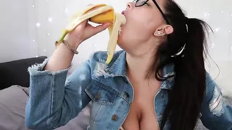 fitsid manyvids cute blonde girl got herself a finger on the couch