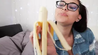 fitsid manyvids cute blonde girl got herself a finger on the couch