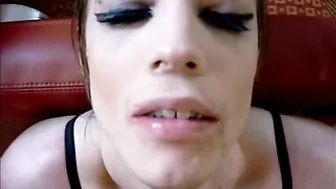 Tia Tizzianni manyvids cute doll gives her pussy a dildo