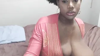 cherrykuchixx attractive chick is pounded with a bottle in the ass.