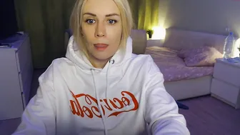 simply_sasha greedily fucks herself with a toy