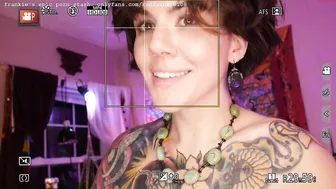 radventurefrankie sexy babe showed her tits