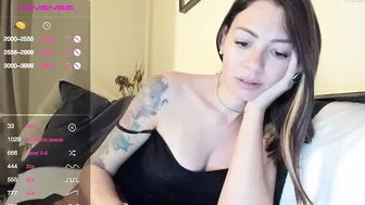 g_i_a black haired bitch shows her boobs