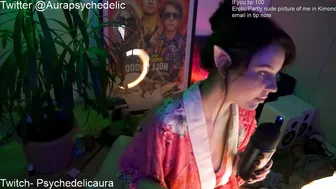 psychedelicariaa Playful doll