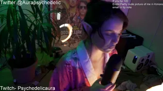 psychedelicariaa Playful doll