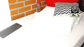 keily_lovers gently fucks pussy
