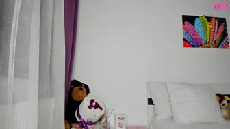 kyliekee dark haired babe masturbates pussy with vibrator