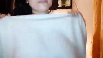 inocente_kitty cute slut jerks her pussy on people