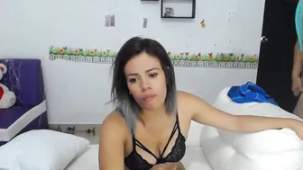 dave_samy busty slut brings herself to squirt