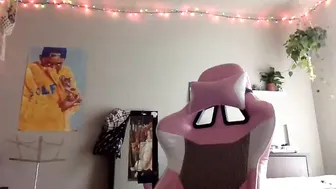 Maggiechare a test lady fucks sex toy