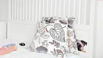 sweetgirlandbigcock sexy hottie gently pulls pussy