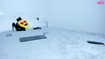 kyliekee shows pussy