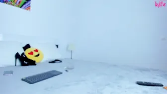 kyliekee shows pussy