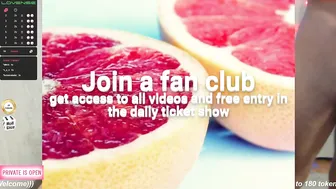 princess_sweety expressive swell performs crazy dance