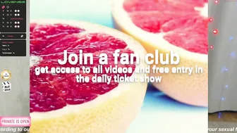 princess_sweety expressive swell performs crazy dance