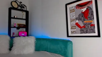 eva_maliby fat chick fucks cunt with phallus