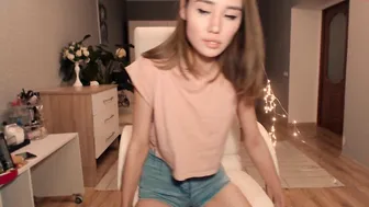 eliayun_ busty blonde gently masturbates cunt