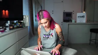 dopebarbie sexy chick masturbates shaved pussy