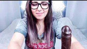 wannaownit pretty woman undressed in front of the camera and masturbates in the chair