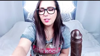 wannaownit pretty woman undressed in front of the camera and masturbates in the chair