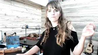 harperthefox runet wriggles in front of webcam