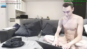 despistao101 teen slut fingers pussy