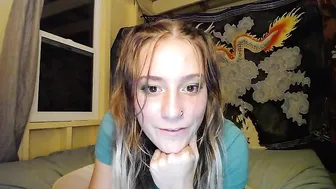 zoe_kitty666 prefers bat instead dildo