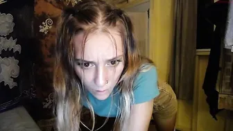 zoe_kitty666 prefers bat instead dildo