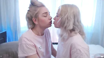 huntertiana hot blonde girl masturbates cunt