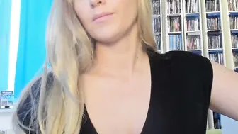 blowjobjosie teen slut fingers her crevices