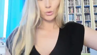 blowjobjosie teen slut fingers her crevices