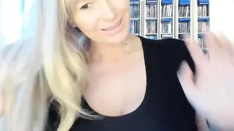 blowjobjosie teen slut fingers her crevices