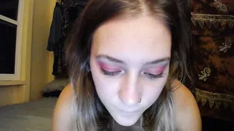 zoe_kitty666 shines pussy and caresses big tits