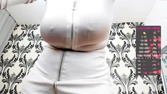 farradayy big tit babe pulls clit