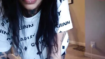 creamyexotica thick slut caresses  tits