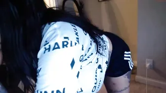 creamyexotica thick slut caresses  tits