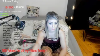 kimilee22 wicked girl fingers her shaved holes