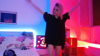 MyLittleRain plump bitch massages nipples