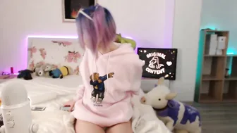 MyLittleRain buxom cutie is played with dildo